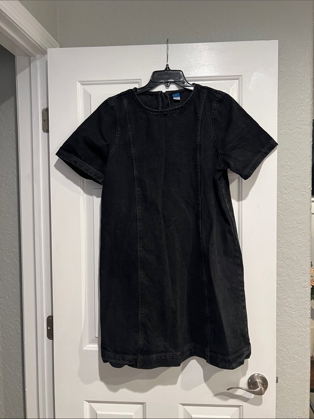 Old Navy Black Short-Sleeve Mini Shift Dress